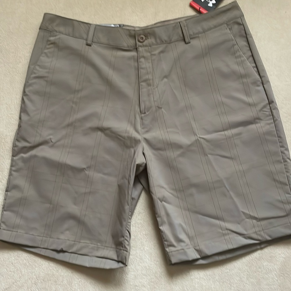 UNDER ARMOUR mens golf shorts in tan size 40